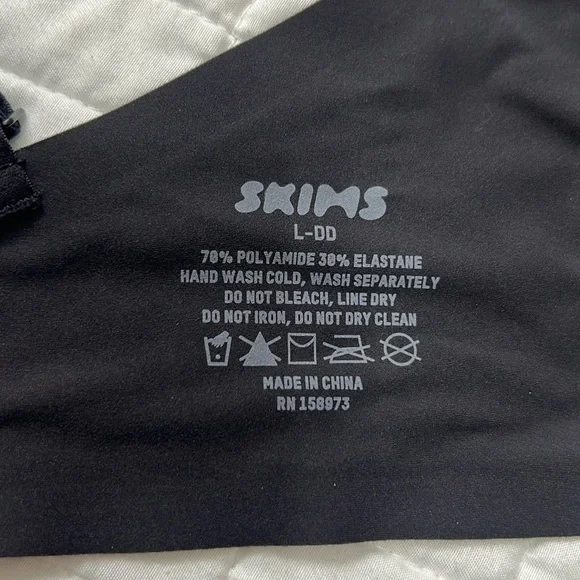 SKIMS Naked Plunge Bra. Size Large DD - Picture 10 of 11